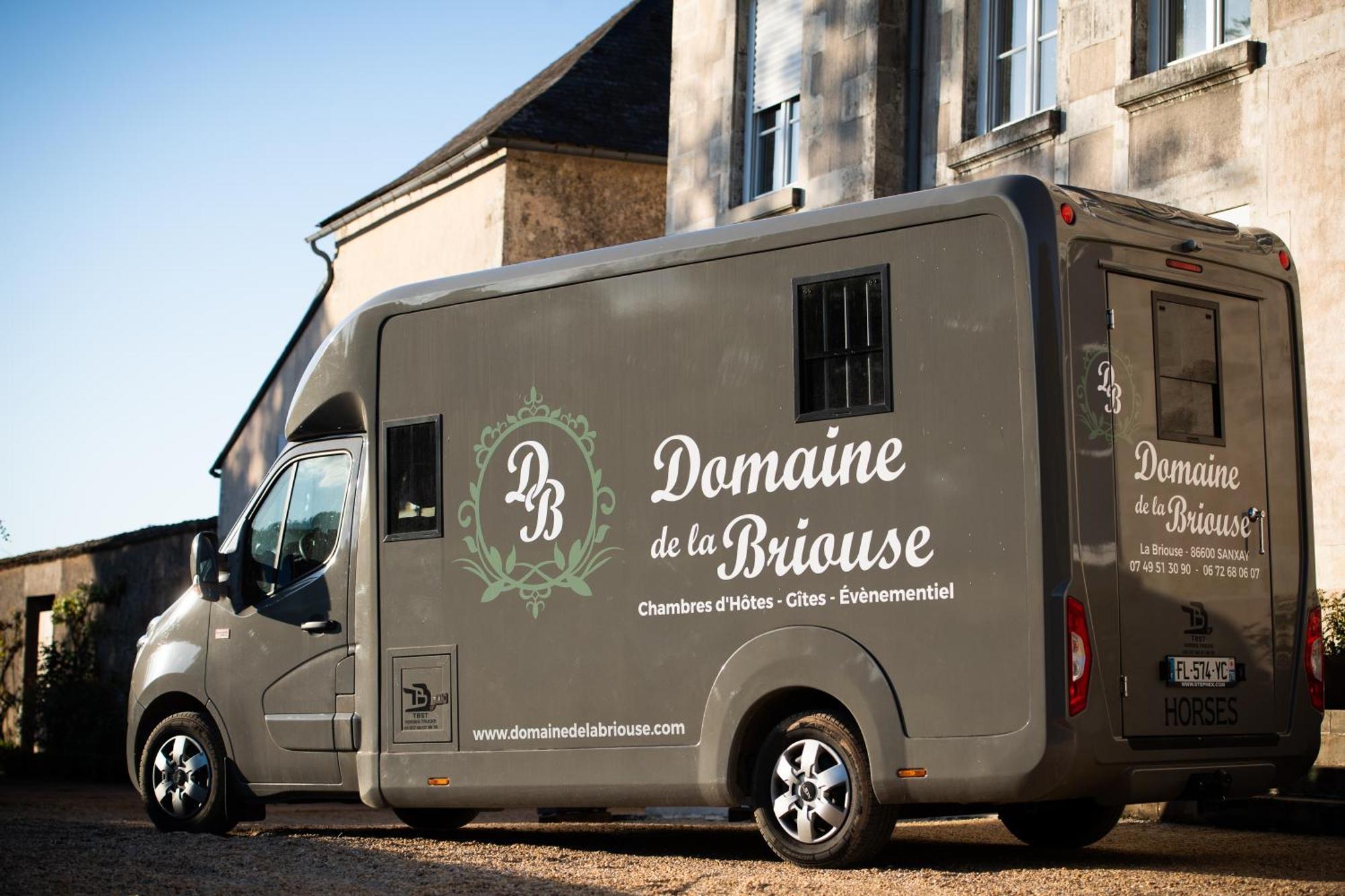 Bed and Breakfast Domaine De La Briouse Sanxay Exterior foto
